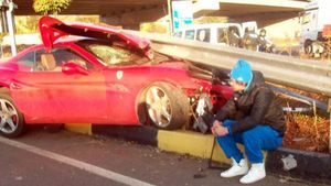 FOTO: Beat criță, și-a făcut Ferrari-ul praf! Polițiștii au rămas uimiți când au văzut ce vedetă se afla la volan