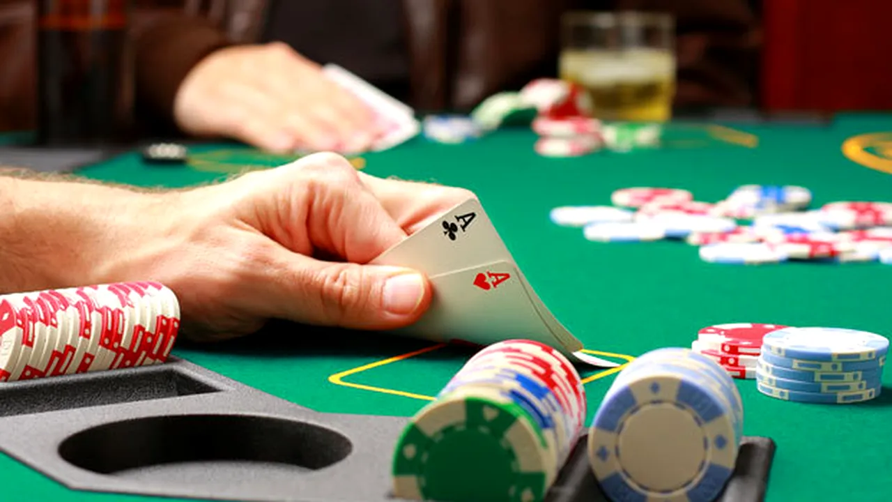 De necrezut!** Un jucător din Liga 1 a fost prins când juca poker la patru mese deodată!