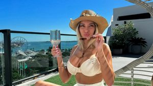 Horațiu Moldovan a dat lovitura pe plan sentimental! S-a cuplat oficial, la Madrid, cu frumoasa Aza, o cunoscută „devoratoare de milionari”. GALERIE FOTO