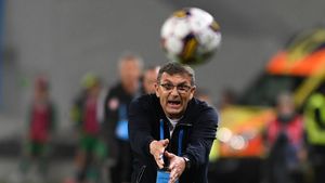 Cifrele nu-l ajută deloc pe Eugen Neagoe. Motivele pro şi contra menţinerii sale la Universitatea Craiova, puse în balanţă şi de Mihai Rotaru. SPECIAL