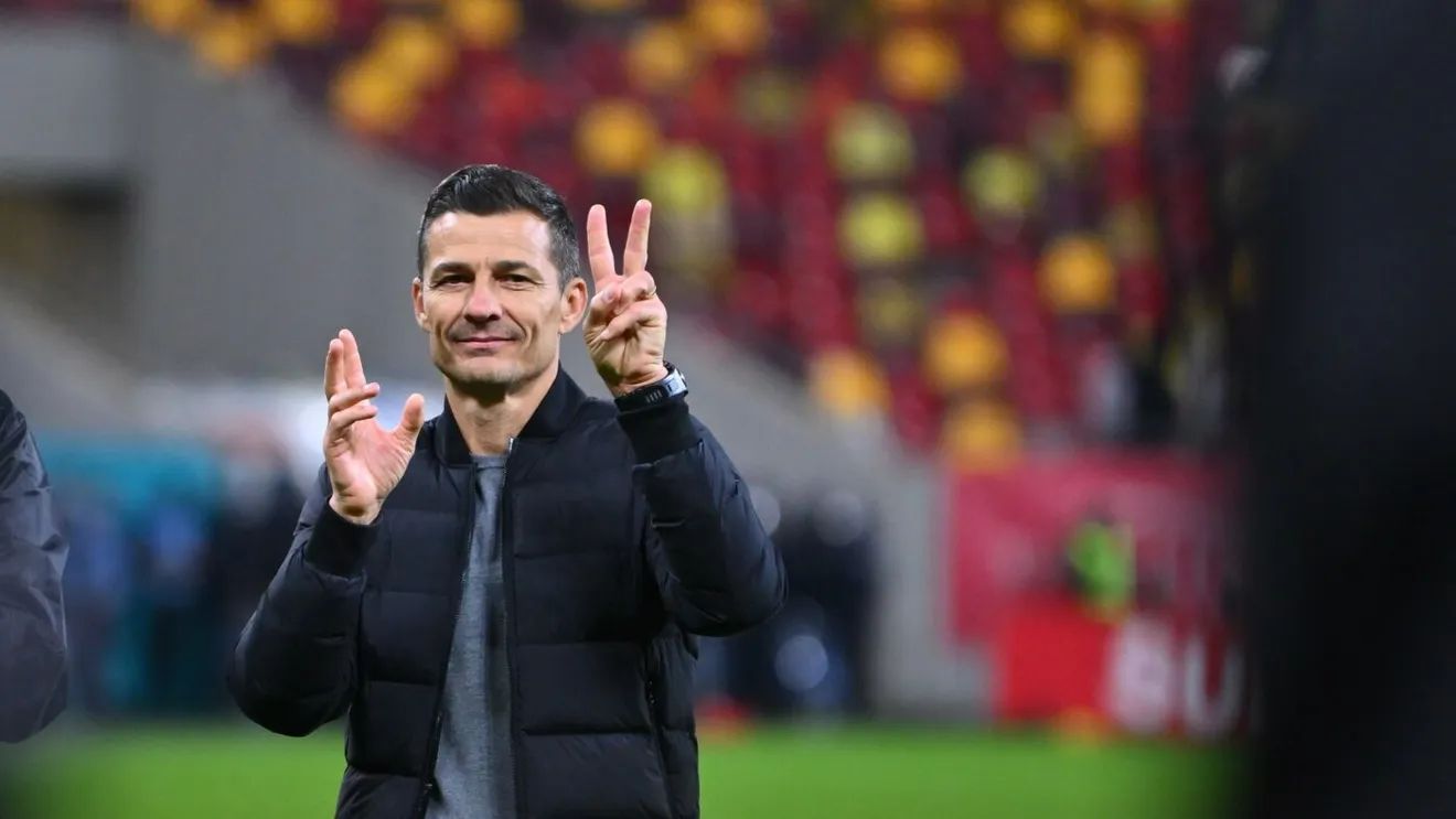 Titularul lui Costel Gâlcă, distrus de propriii suporteri la meciul Rapid - CFR Cluj: „Blatistule, gunoiule, lasă-ne!”