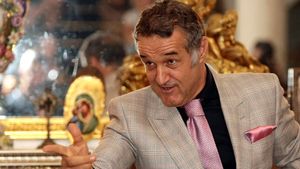 Gigi Becali, păcălit cu milioane de euro!** Banii care ar  scoate Steaua din criza financiară cu care se confruntă