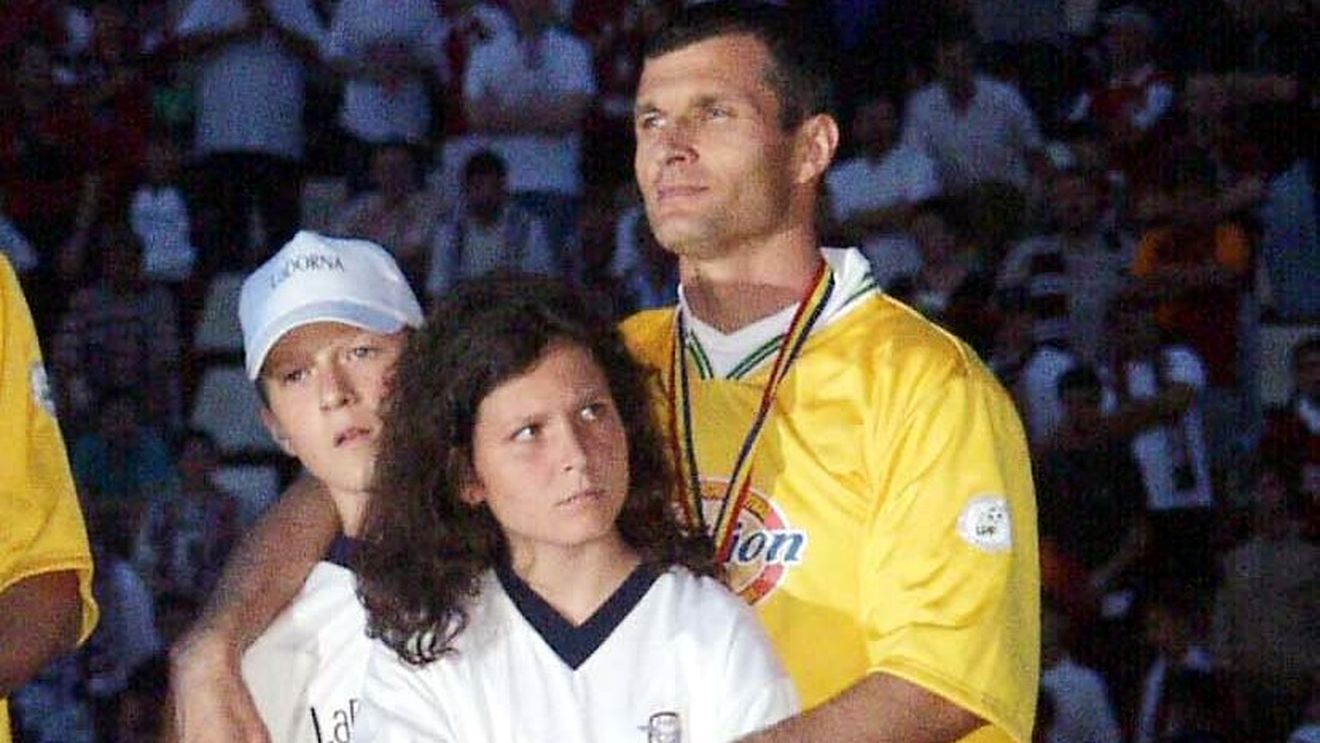 Soția lui Sabău a făcut o criză după declarațiile lui Giovani:** "Nu te duce în nebunia aia!"