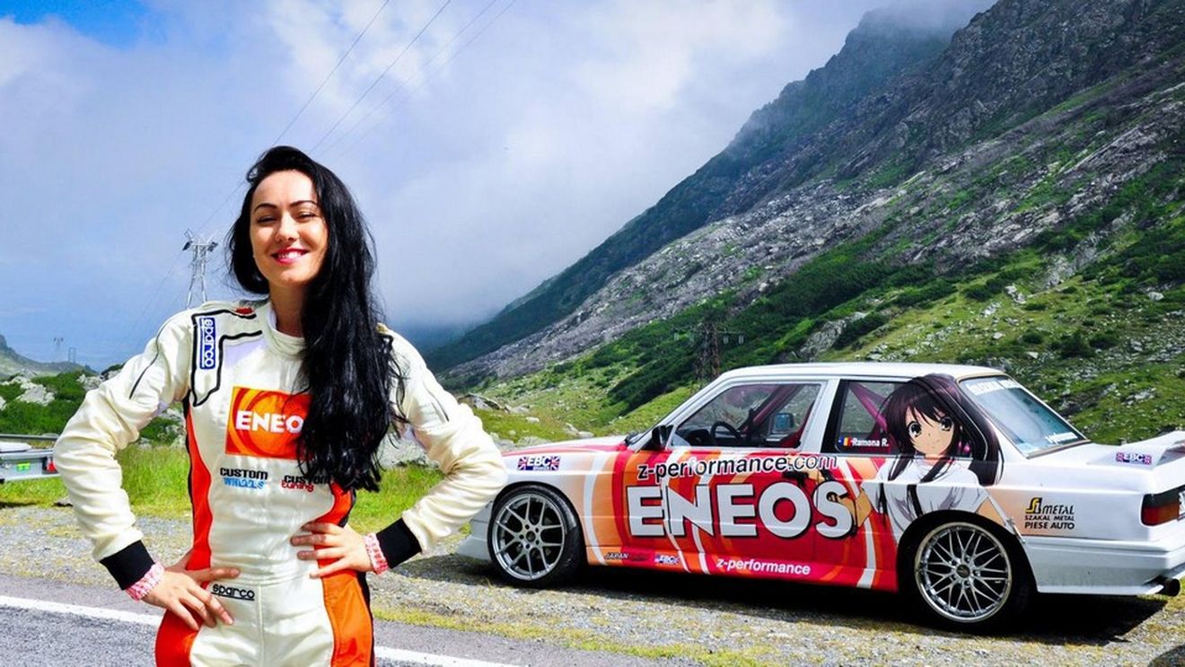 Mașinile din viața unei femei. "Jantele sunt pasiunea mea, nu gențile". Ramona Rusu, campioană la drift, e principalul ei sponsor, deține un magazin de piese auto, iar mama îi este uneori copilot