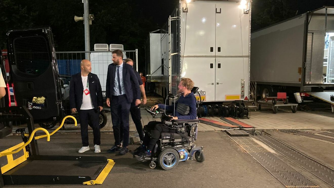 Prezență specială la FCSB - Anderlecht alături de suporterii roș-albaștri! Mihai Neșu și-a făcut apariția la Arena Națională