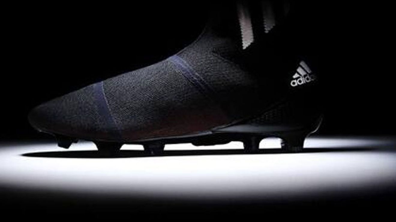 FOTO: Model revoluționar propus de Adidas: ghetele cu tot cu jambiere. Replica celor de la NIKE a venit imediat