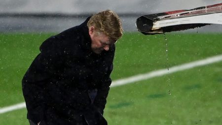 Ronald Koeman a făcut scandal și l-a lăsat cu ochii-n ploaie pe reporter după „El Clasico” dintre Real Madrid și Barcelona: „Este un penalty foarte clar!” | VIDEO