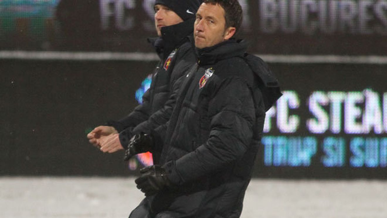S-a simțit cu musca pe căciulă? FOTO** MM a renunțat la "Mai bine mor în picioare!" :) UITE noul principiu al fostului manager al Stelei!