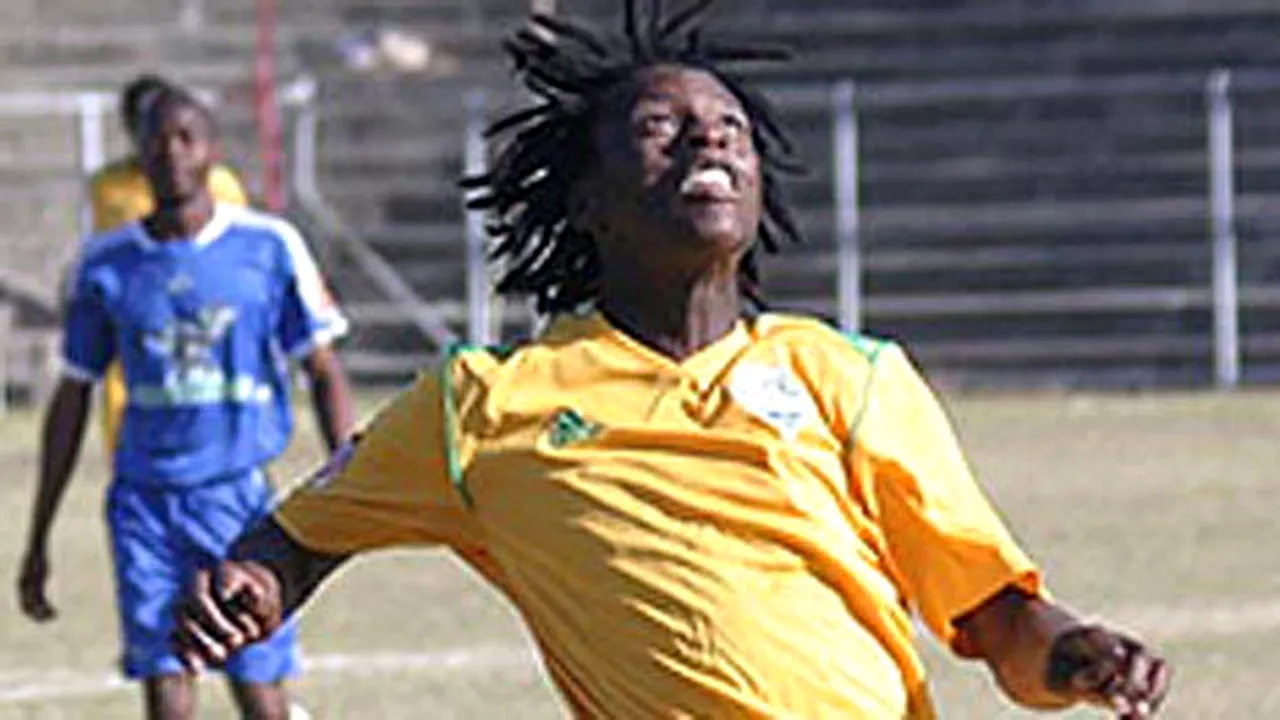 Fotbal din Zimbabwe!** Un jucător a fost reținut după ce l-a batut pe antrenorul advers și a aruncat cu urină în el :)