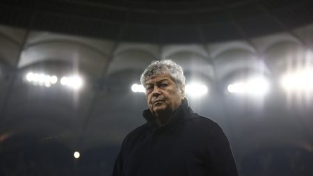 UEFA, așa de cuminți am fost în tribune, că nici pe teren n-am mișcat nimic! Cronică de Gabriel Berceanu la România - Kosovo: pânza visului muncit și coviltirul de iluzii al lui Mircea Lucescu