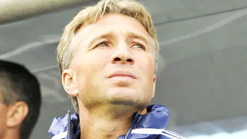 SURPRIZĂ‚! Petrescu a ieșit la 