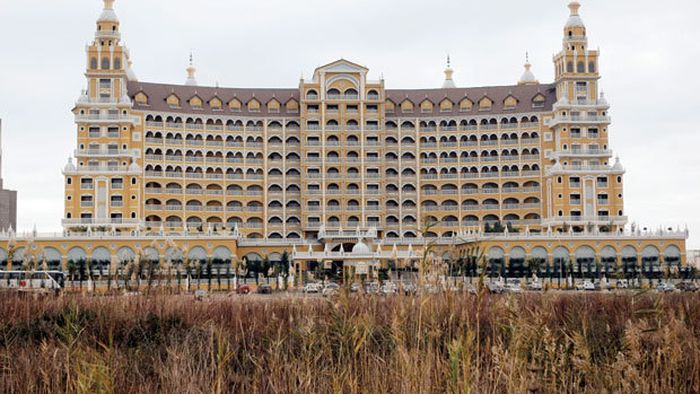 Steliștii stau într-un Palat!** Ă‚sta este luxul în care se lăfăie elevii lui Ilie Stan în Antalya