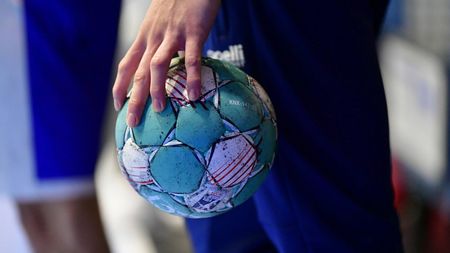 Gol cum vezi o dată în viață! Seară de coșmar în Europa pentru cel mai ghinionist portar. Colegii lui și-au pus mâinile în cap când au văzut ce se întâmplă | VIDEO