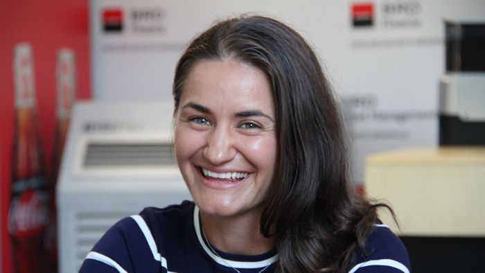 EXCLUSIV | E greu cu Monica Niculescu pentru adversare? Pentru fotografi e la fel! "Este numărul unu la acrobații, pentru că sare uneori fantastic, dar nu știi niciodată când va sări! Nu știi când inventează ceva". ProSport a stat de vorbă cu un fotoreporter celebru în WTA și ATP