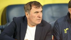 Gică Hagi s-a săturat după 45 de minute! Fotbalistul, OUT din echipa României la pauza meciului cu Suedia