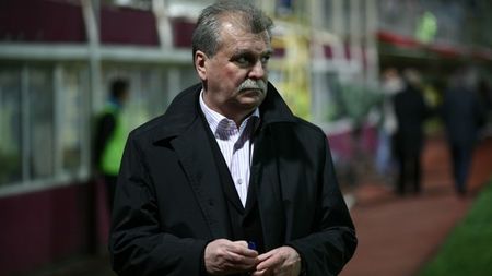 "A spus Copos că regretă decizia mea?** Nu sunt genul care să stea atârnător undeva"