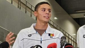 David Popovici, prima reacție despre retragerea definitivă din sport chiar pe aeroportul Otopeni: „O să aflați direct de la mine”
