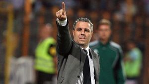 Șumudică, dacă pierde se ridică...și pleacă!** Antrenorul îi transmite lui Porumboiu să aibă răbdare până la iarnă: "Mă simt și las pe altul"