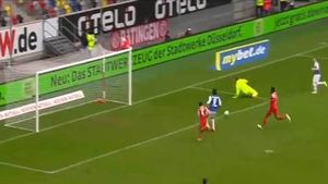 VIDEO | Asta este cea mai mare ratare din ultimii 10 ani. Fanii deja sărbătoreau golul. Cum se termină faza din imagine