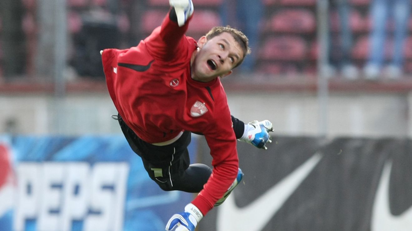 Lobonț: "Credeți că mă gândesc să semnez precontracte înainte de CE?"