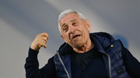 Giovanni Becali a explodat la negocierile pentru transferul fabulos al internaționalului român chiar împotriva fotbalistului său: „Băi, jigodie, ridică-te!"