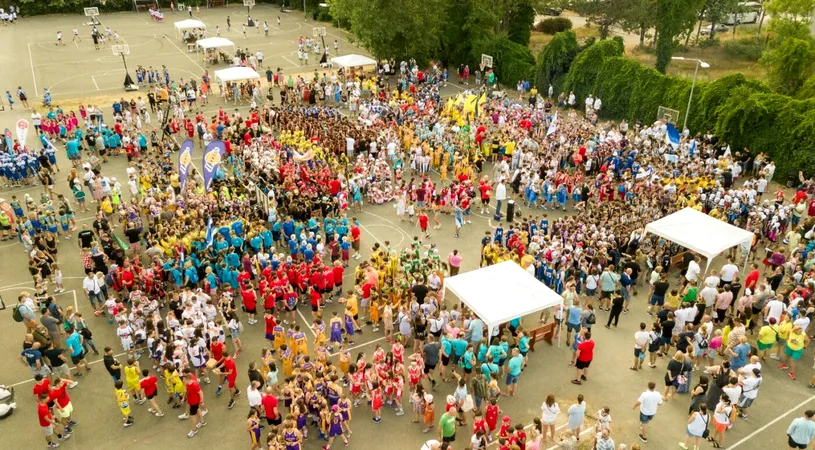 Nebunie la Costinești! Peste 5.000 de copii au jucat baschet și s-au întrecut într-un concurs maraton de slamdunk-uri |  FOTO & VIDEO