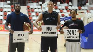 VIDEO | Baschetbaliștii de la Dinamo s-au alăturat campaniei "Nu rasismului", demarată de ProSport