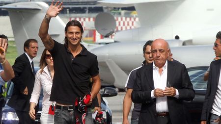 "Câinii" sunt frați cu "Diavolii"!** FOTO: Cadoul neașteptat primit de Dinamo de la marele Milan!