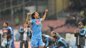 FOTO Fanii lui Arsenal sunt nebuni de fericire!** Semnătura care îi face să viseze că vor spulbera tot în Anglia: Cavani "a dat cu pixul"!