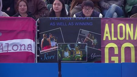 Dimineața de Ajun cu #SoriPenko. Sorana Cîrstea a jucat dublu alături de prietena ei, Ostapenko: au pierdut, iar letona a făcut din nou fețe-fețe. "Cât mi-a lipsit perechea asta!" 