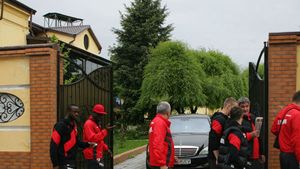 Casa lui Mititelu, ca obiectivele militare!** Supravegherea locuinței șefului Craiovei a fost sporită de către Poliție