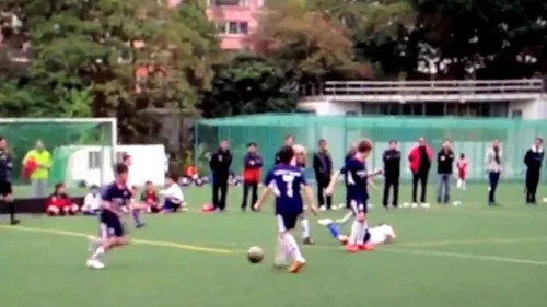 VIDEO** Nebunie curată pe un teren de fotbal! Ă‚sta e cu siguranță cel mai dur fault pe care l-ai văzut la un meci U12