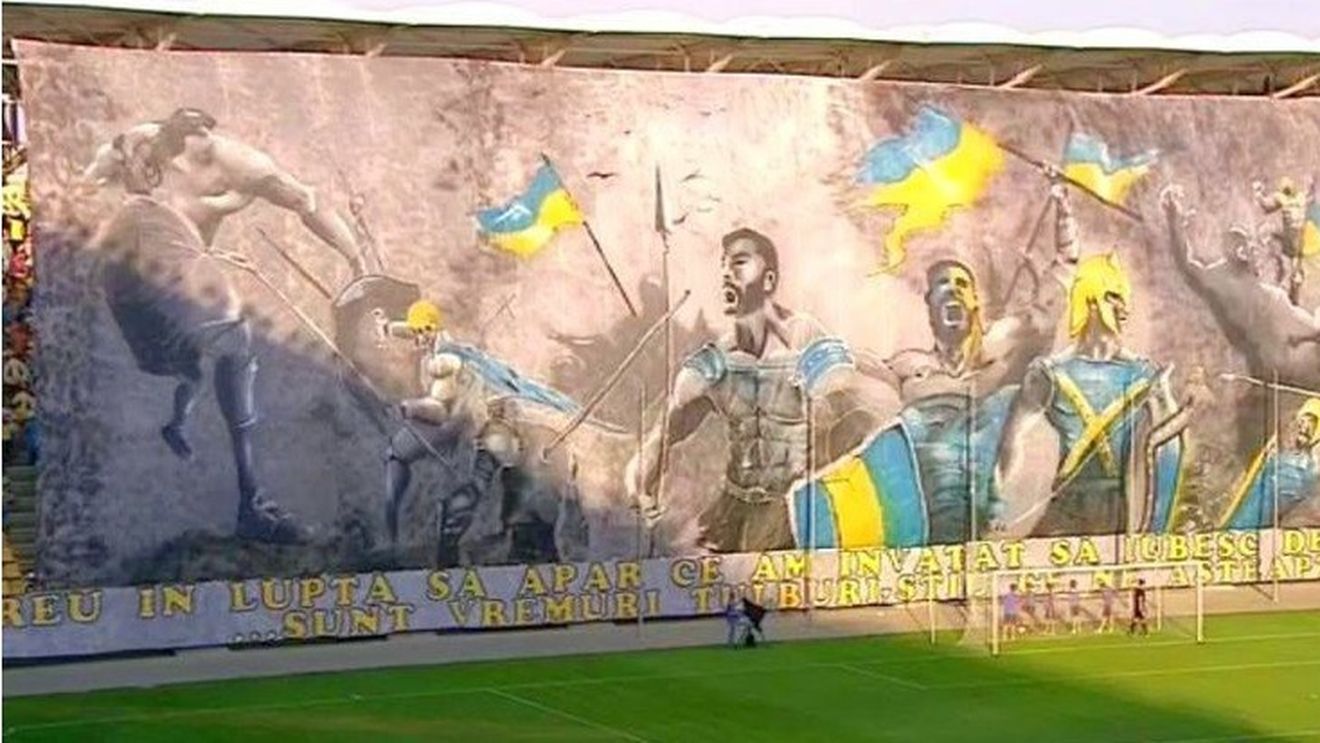 FOTO SENZAȚIONAL | Coregrafie UNICĂ‚ la un meci de Liga a 4-a! Fanii Petrolului au arătat cât de mult își iubesc echipa