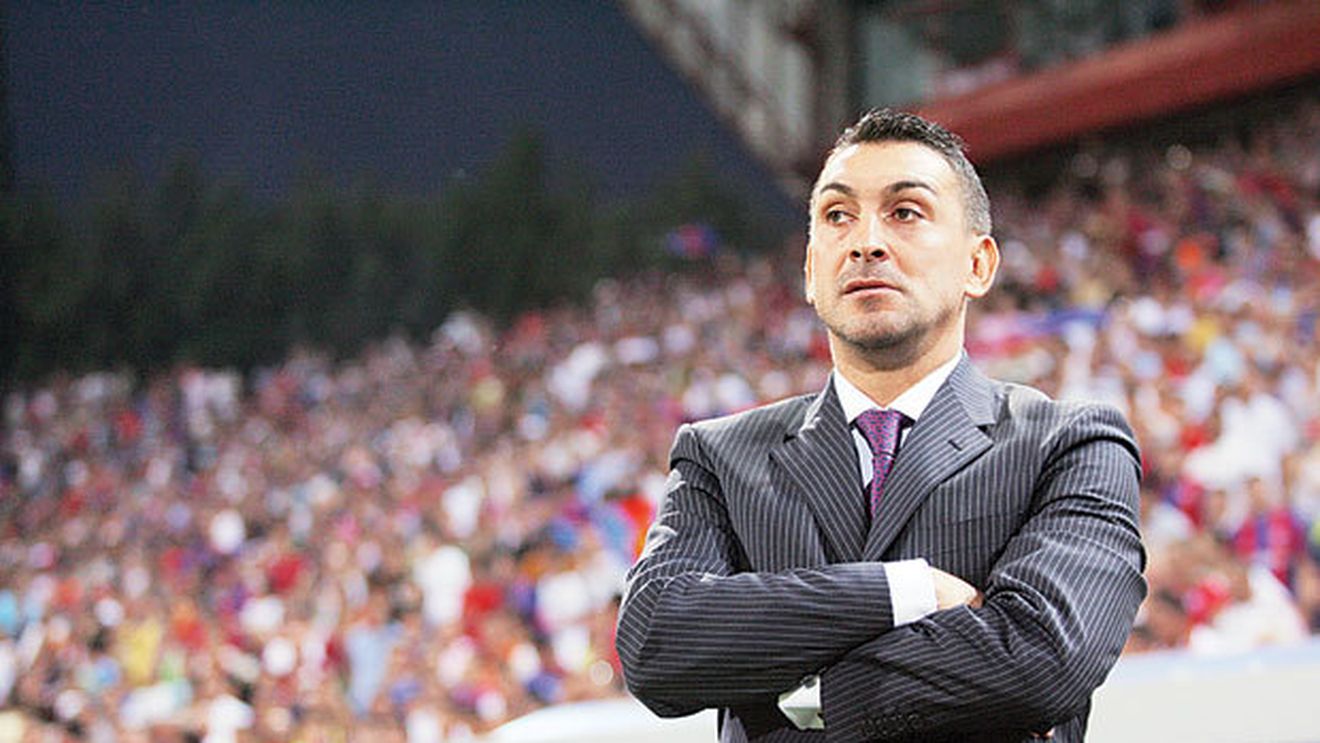 Ilie contra Ilie!** Antrenorul Stelei e avertizat să nu-l folosească pe Rusescu pe banda dreaptă: "Nu are ce căuta acolo!""