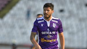 Cristi Tănase a vrut să sară la bătaie: fanii piteșteni l-au înjurat pentru că a scandat alături de suporterii FCSB!