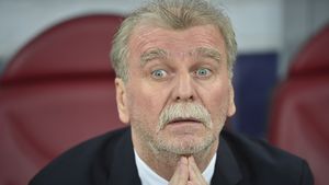 "Ai fost și ai rămas o ghenă!". Ofițerul de presă al lui Dinamo, echipă patronată de Negoiță și antrenată de Rednic, atac grosolan la adresa lui Dinu Gheorghe | UPDATE Un fost impresar tună și el: "Pe unde a fost nici iarba nu mai crește"  