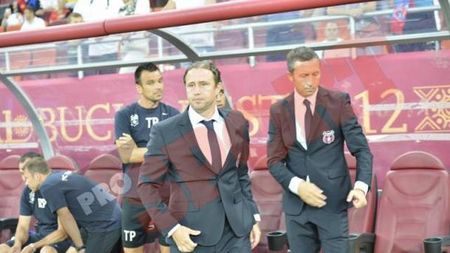 Și-a băgat echipa în ședință și a depistat BUBA!** Reghe e sigur de postul lui: "Nu port palton" Ce îi răspunde lui Mitică și ce zice de meciul în familie cu 'U'