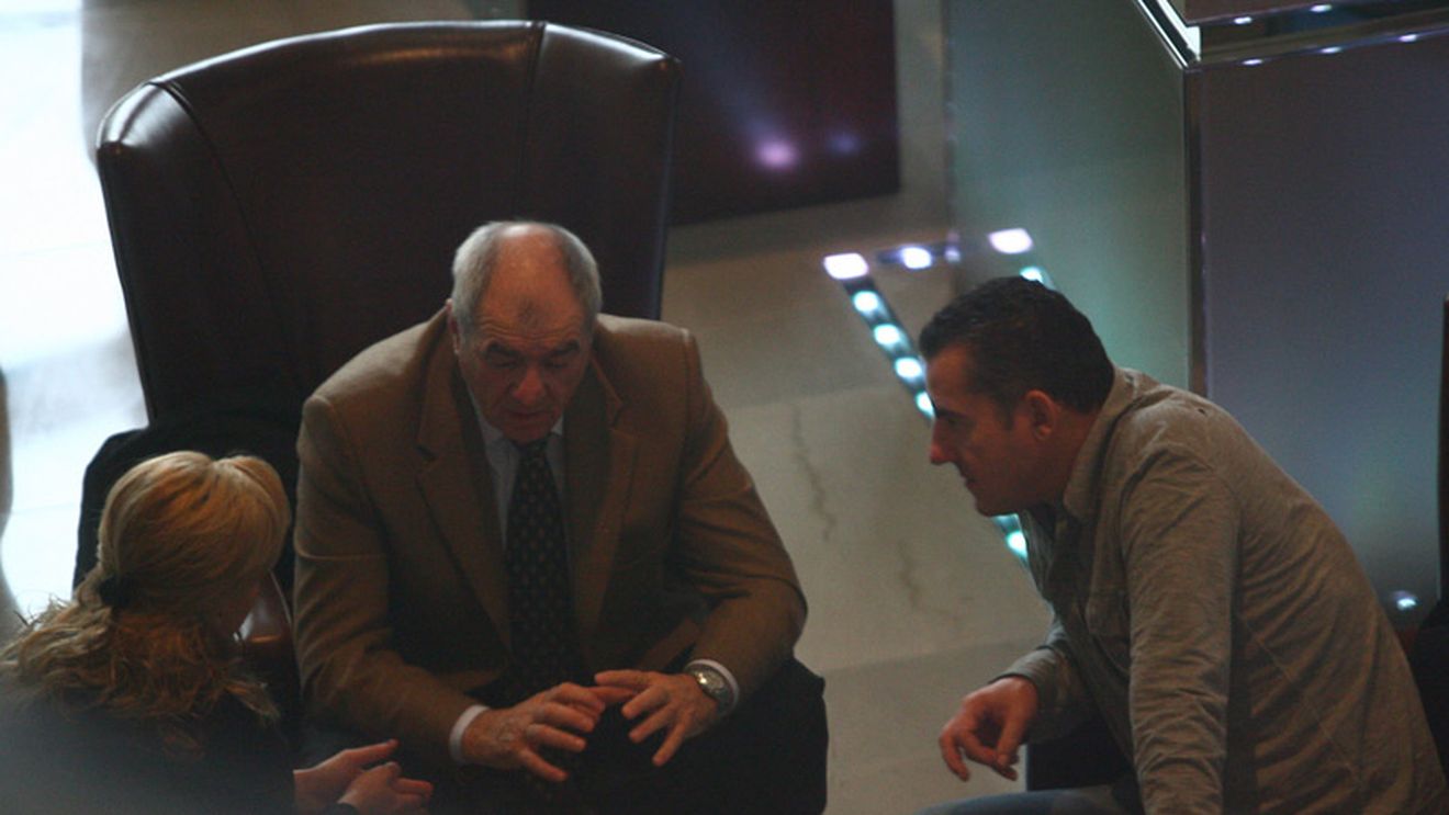 Se întoarce** "Dulăul"?