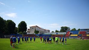 Chindia s-a reunit pentru Liga 1 și a avut 26 de jucători la primul antrenament. Bic și Burlacu, primele noutăți. Moldovan: „Ne vom baza pe nucleul cu care am promovat!"