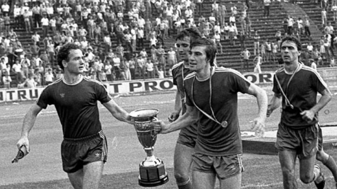 Detalii din interior! A crescut lângă Nae Tilihoi și și-a găsit greu cuvintele pentru a vorbi despre dispariția lui: "L-am simțit atât de aproape de noi, cei tineri, cum n-am simțit niciun alt fotbalist al Craiovei Maxima"