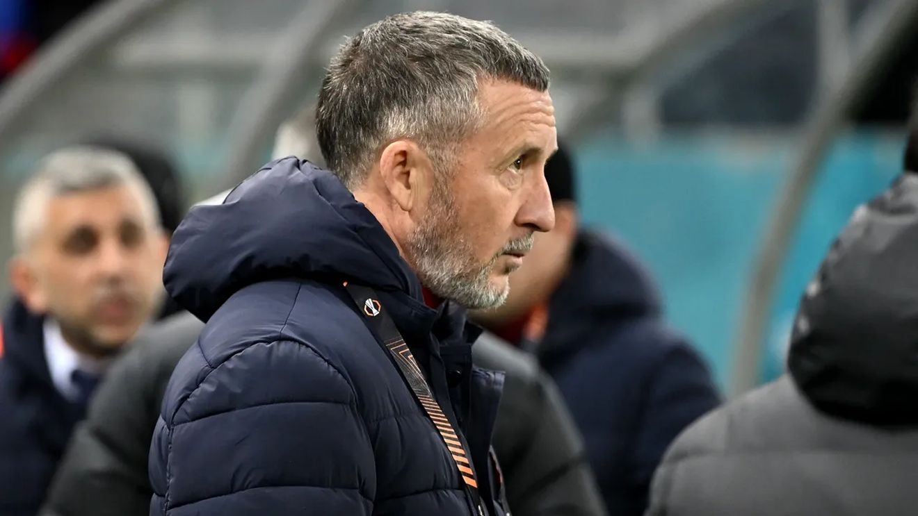 Meme Stoica n-a avut milă de Ngezana și l-a pus la punct, public, după ce-a ratat plecarea autocarului FCSB: „Făcea poze și dormea. Disciplina e disciplină”