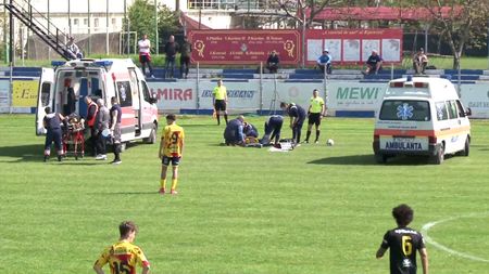VIDEO | Accidentări șocante în chiar primul minut al meciului dintre Ripensia și FC Brașov. Jucătorii s-au dat cap în cap și au ajuns amândoi la spital
