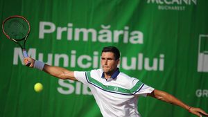 Victor Hănescu a acces în turul doi al calificărilor, la Moscova