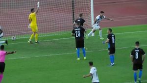 KF Laci - Universitatea Craiova 1-0. Oltenii s-au făcut iar de râs în Europa și tremură pentru calificarea în Conference League, Video Online