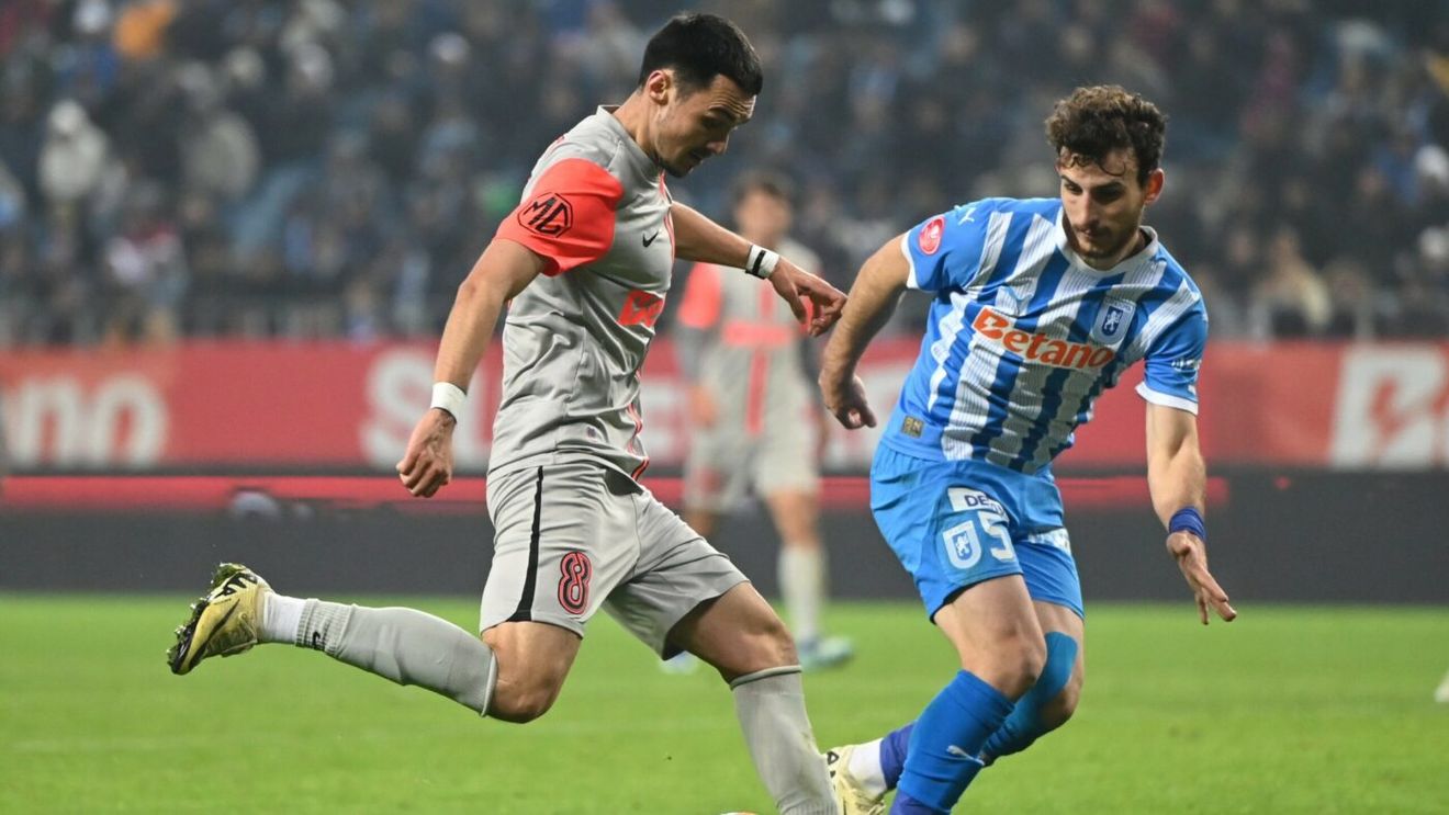 Cine arbitrează FCSB - Universitatea Craiova, derby-ul care poate decide liderul Superligii la finalul sezonului regulat. Personajul controversat din camera VAR