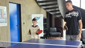 Un puști l-a întâlnit pe David Popovici și s-a lămurit imediat cum e campionul olimpic. Cum l-a numit copilul pe înotător