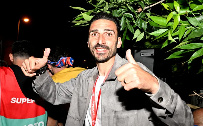 Elias Charalambous a recunoscut că e în negocieri cu echipa. Jurnaliștii greci l-au „prins” cu ușa: „Se ocupă impresarul meu”
