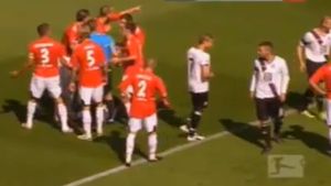 VIDEO** A luat "roșu" după 82 de secunde! Cea mai rapidă eliminare din istoria Bundesligii!