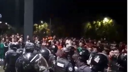 Ultrașii lui Dinamo s-au dus peste jucătorii lui Dusan Uhrin! „Câinii”, amenințați după eșecul cu U Cluj. „Dacă ne băgați în B, vă rupem picioarele!” | VIDEO