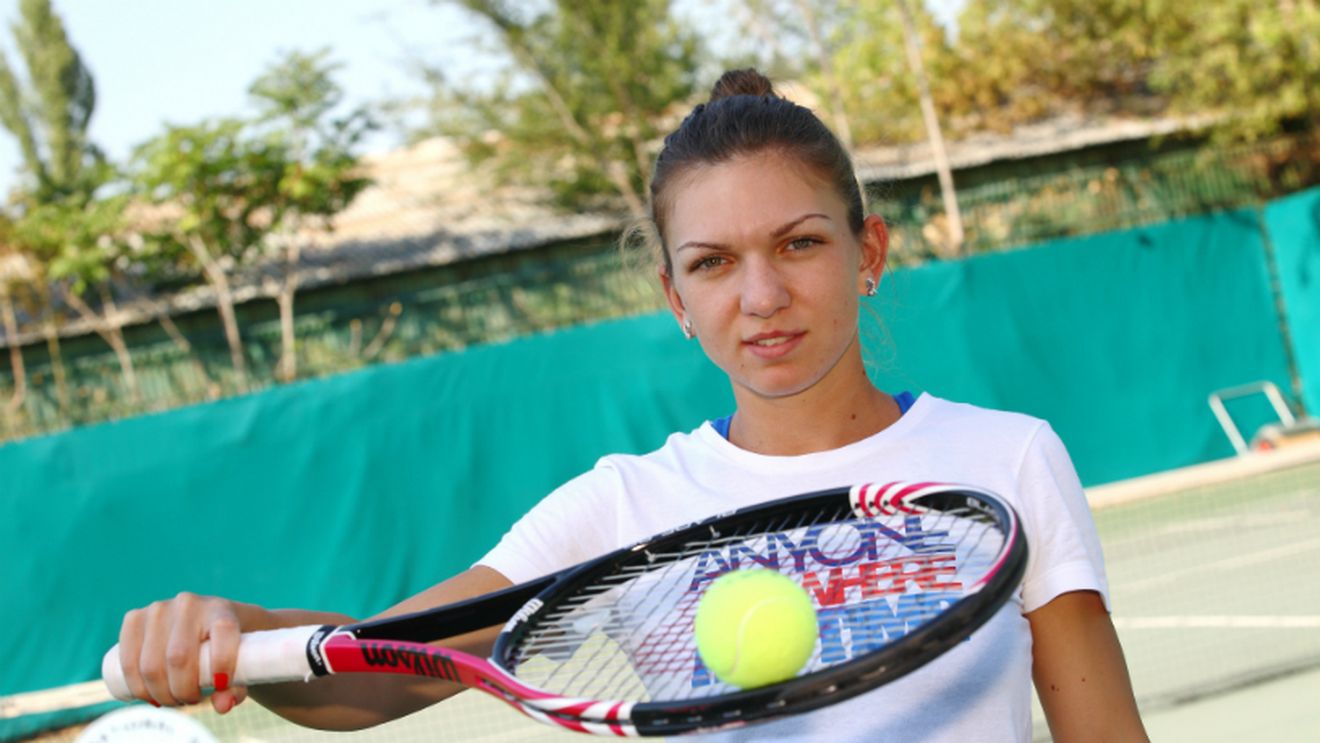 VIDEO - Nu se afla în Top 50 și avea jurnal intim, ciocolată și ochelari de soare în termobag. "Bag check" cu Simona Halep